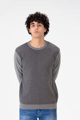 Men's Basic Pullover Made Of Cotton Material With A Round Neck And Long Sleeves