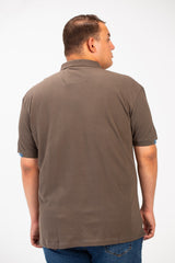 تي شيرت بولو رجالي كبير الحجم بأكمام قصيرة وطبعة أمامية وجيب