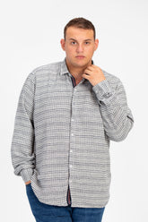 قميص رجالي كبير الحجم بأكمام طويلة وأزرار