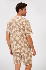 طقم رجالي بمقاس عادي يتكون من تي شيرت بأكمام نصفية وشورت