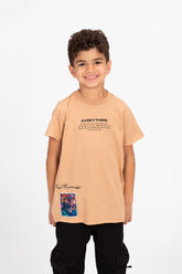 تي شيرت بأكمام قصيرة بطبعة جرافيكية للأولاد