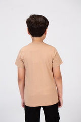 تي شيرت للأولاد برقبة دائرية وأكمام قصيرة مع طباعة حرف A وصورة أرنب على الجهة الأمامية