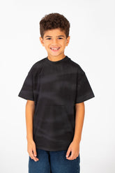 تي شيرت للأولاد بقصّة عادية وقبة دائرية وأكمام نصفية مصبوغة بالربطة