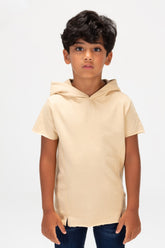 تي شيرت أساسي دائري للأولاد بأكمام قصيرة وكابيشو مصنوع من مادة صيفية مريحة