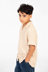 قميص طماطم كتان بأكمام قصيرة للأولاد بتصميم عصري باللون البيج