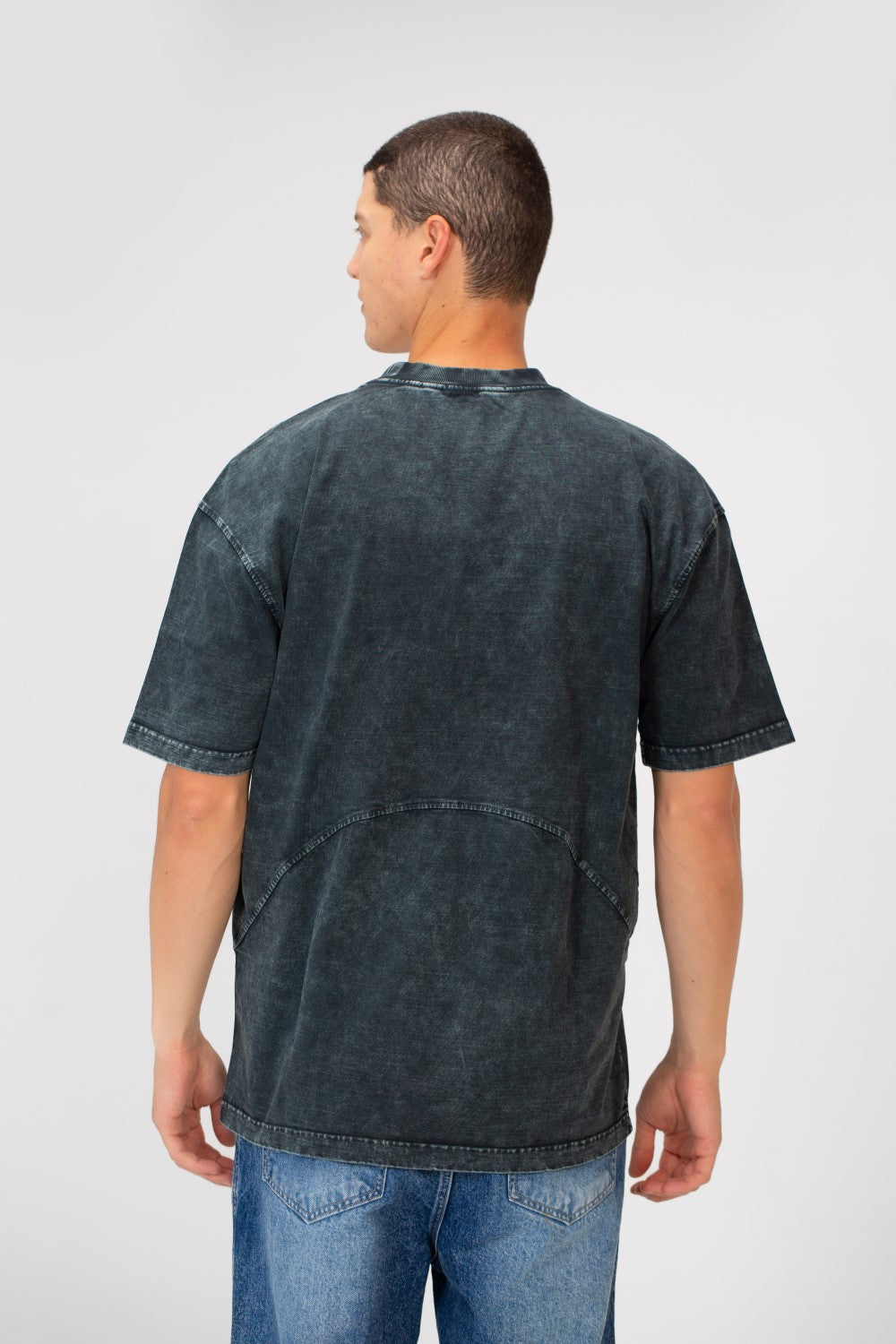 تي شيرت رجالي عصري كبير الحجم بأكمام قصيرة ورقبة دائرية