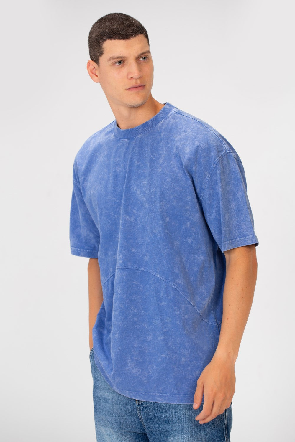 تي شيرت رجالي عصري كبير الحجم بأكمام قصيرة ورقبة دائرية