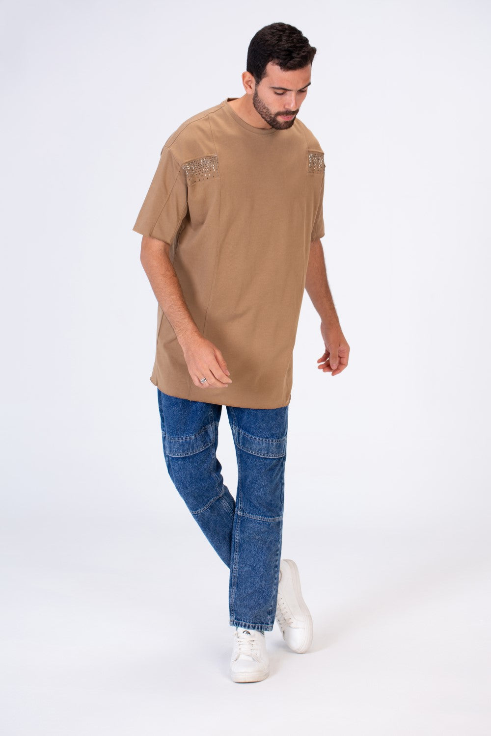 تي شيرت رجالي دائري كبير الحجم بتصميم بسيط وعصري