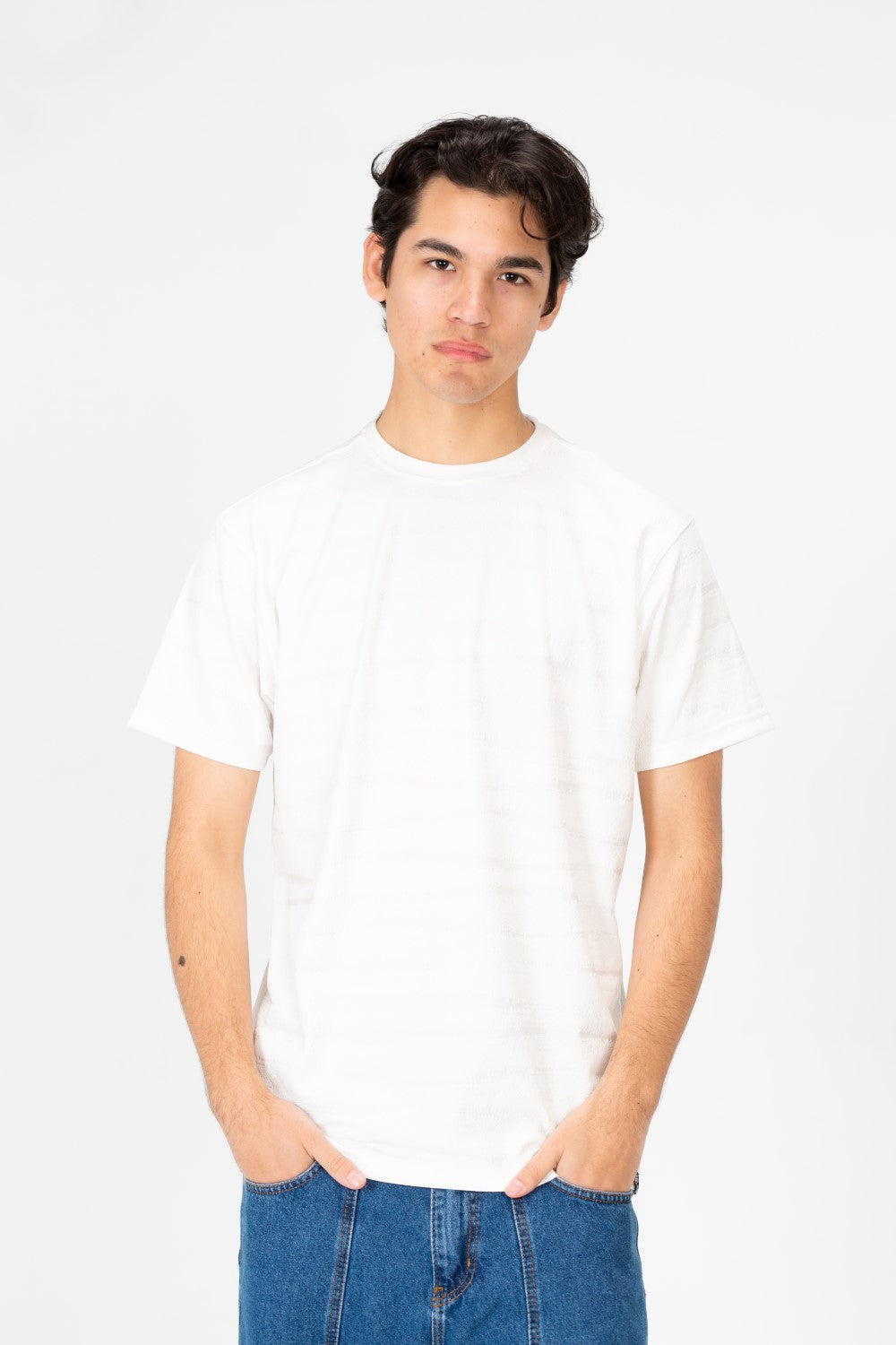 تي شيرت رجالي أساسي بأكمام نصفية ورقبة دائرية