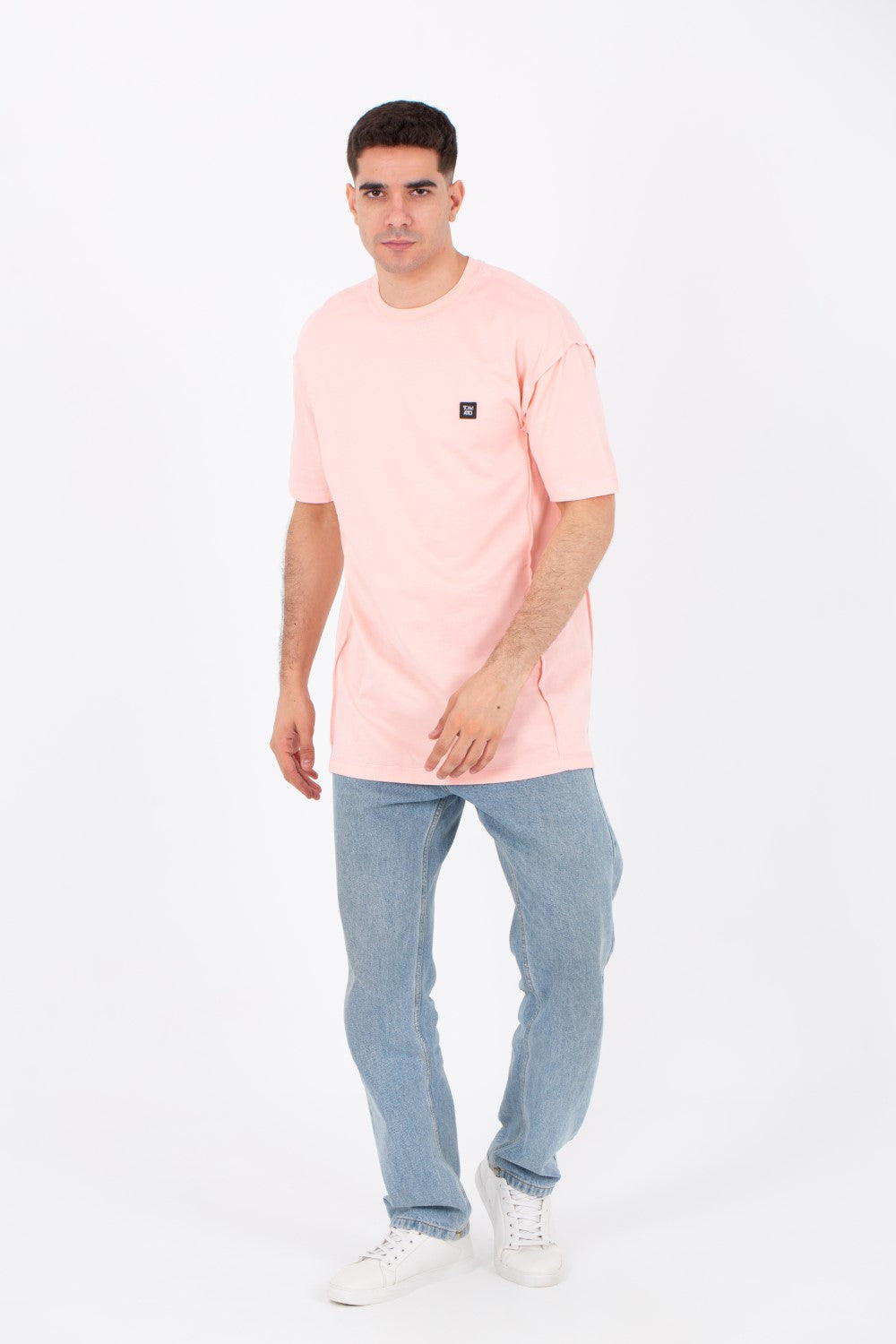 تي شيرت رجالي سادة كبير الحجم برقبة دائرية وطبعة طماطم على الجهة الأمامية