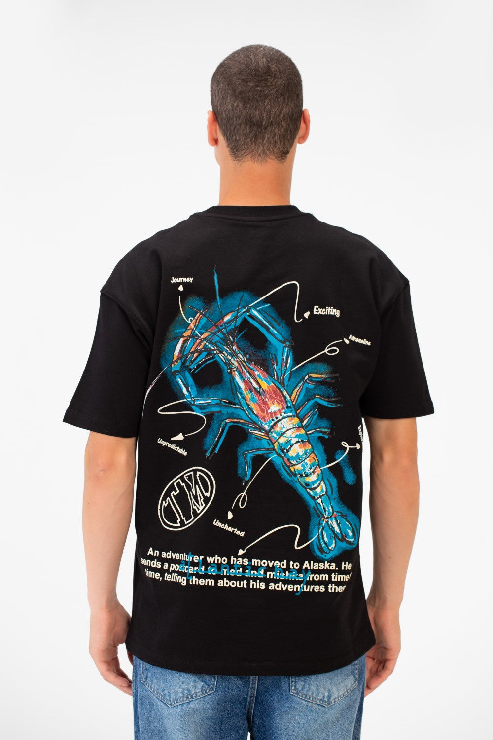 تي شيرت رجالي بقصّة عادية ورقبة دائرية وأكمام قصيرة ومطبوع من الأمام والخلف