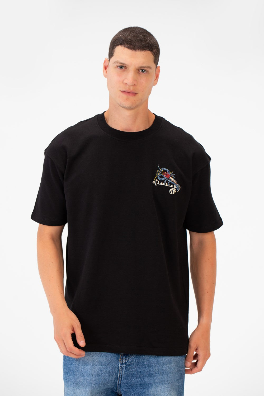 تي شيرت رجالي بقصّة عادية ورقبة دائرية وأكمام قصيرة ومطبوع من الأمام والخلف