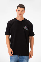 تي شيرت رجالي بقصّة عادية ورقبة دائرية وأكمام قصيرة ومطبوع من الأمام والخلف