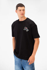 تي شيرت رجالي بقصّة عادية ورقبة دائرية وأكمام قصيرة ومطبوع من الأمام والخلف