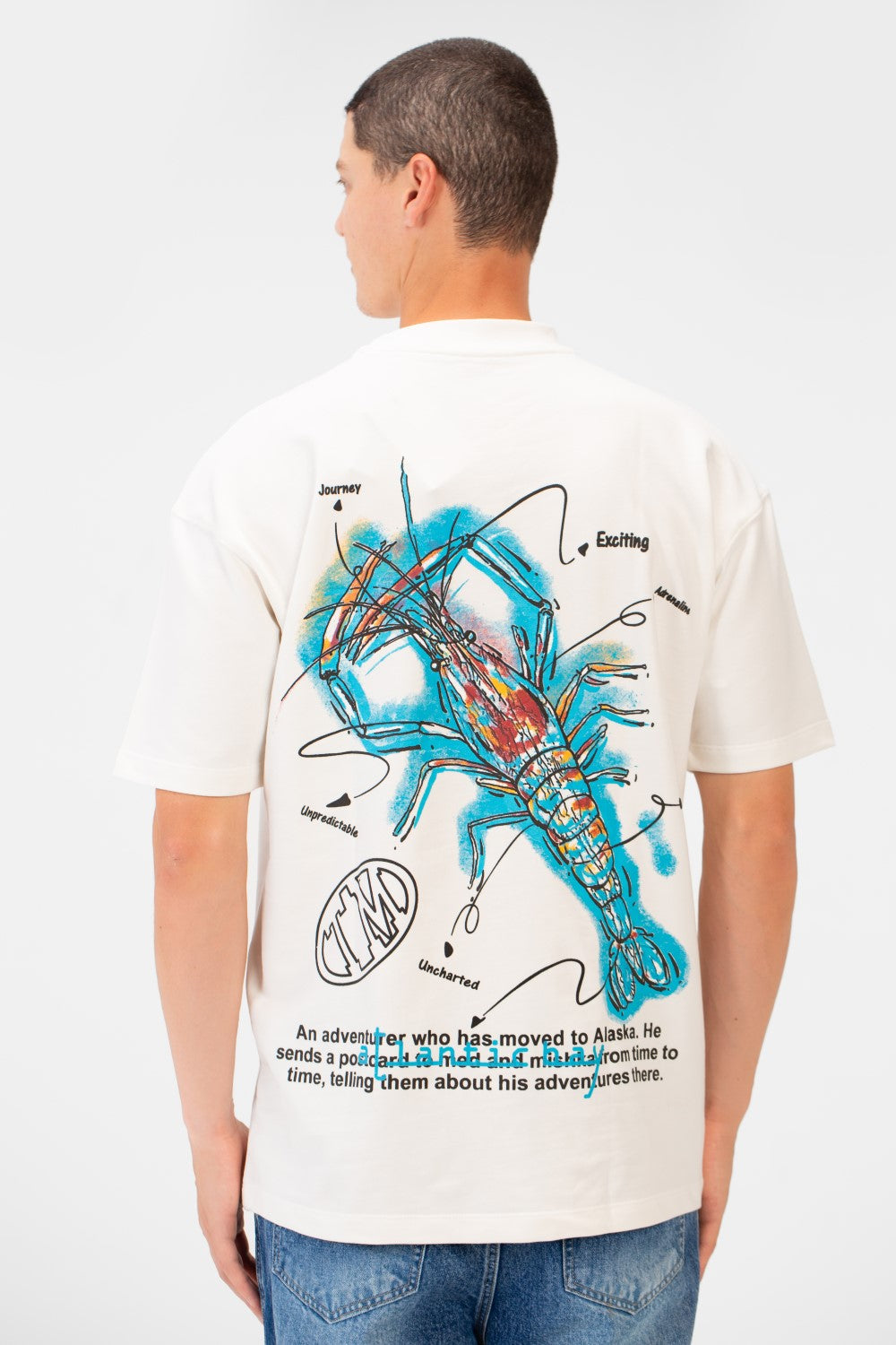 تي شيرت رجالي بقصّة عادية ورقبة دائرية وأكمام قصيرة ومطبوع من الأمام والخلف