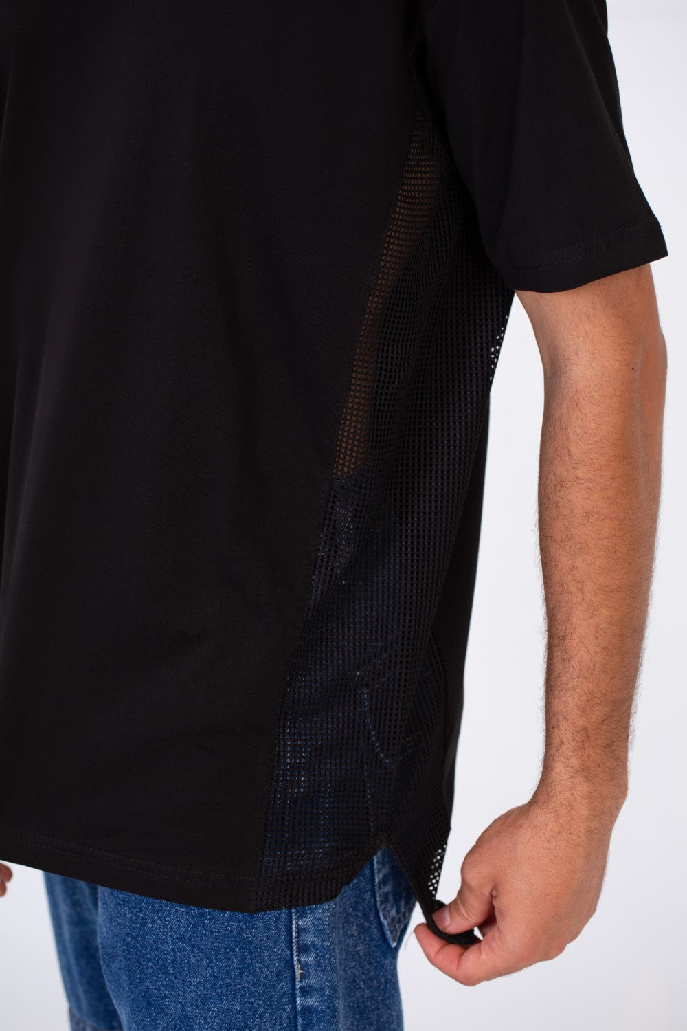 تي شيرت رجالي دائري كبير الحجم مطبوع أساسي شفاف من الجانبين بقصّة عصرية