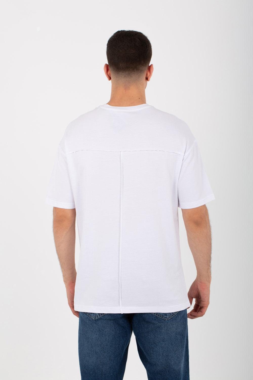 Mens Round Neck Oversize T-shirt With Short Sleeves And A Trendy Cut
