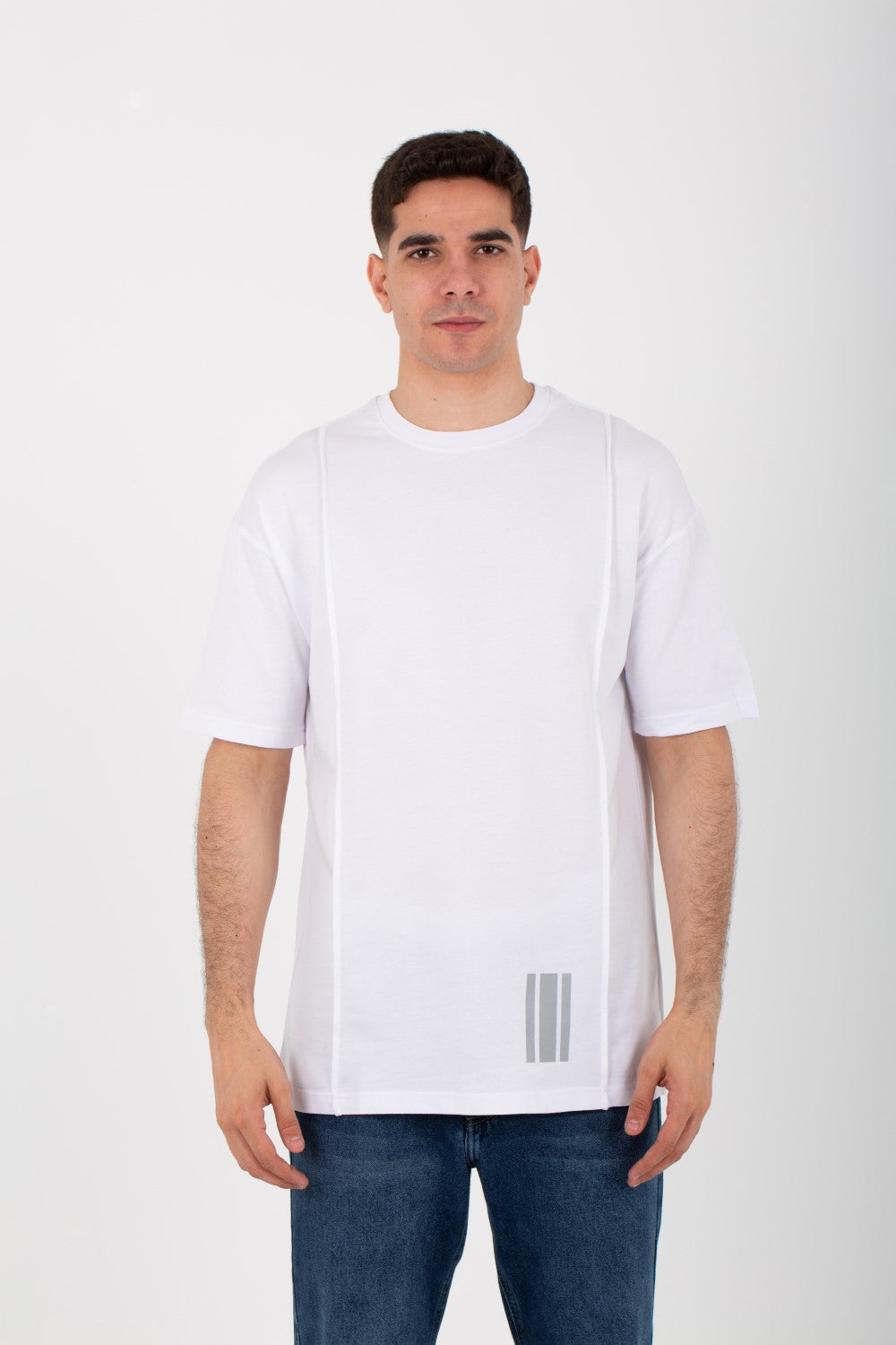 Mens Round Neck Oversize T-shirt With Short Sleeves And A Trendy Cut