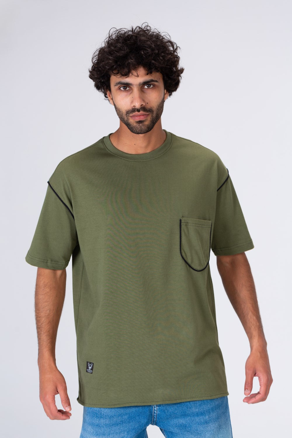 تي شيرت رجالي كبير الحجم برقبة دائرية وقصة فريدة