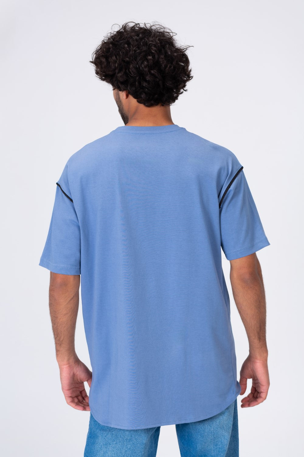 تي شيرت رجالي كبير الحجم برقبة دائرية وقصة فريدة