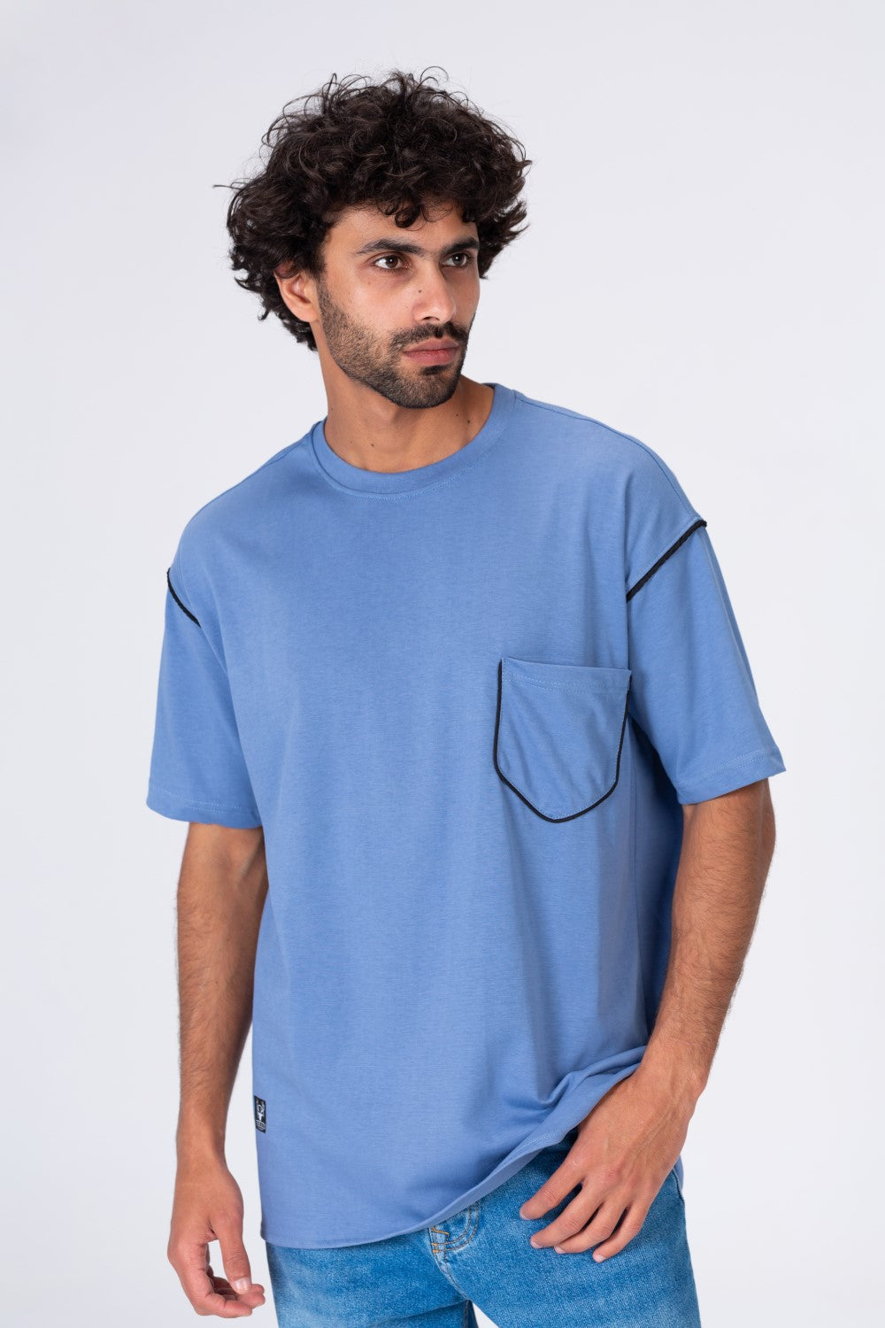 تي شيرت رجالي كبير الحجم برقبة دائرية وقصة فريدة