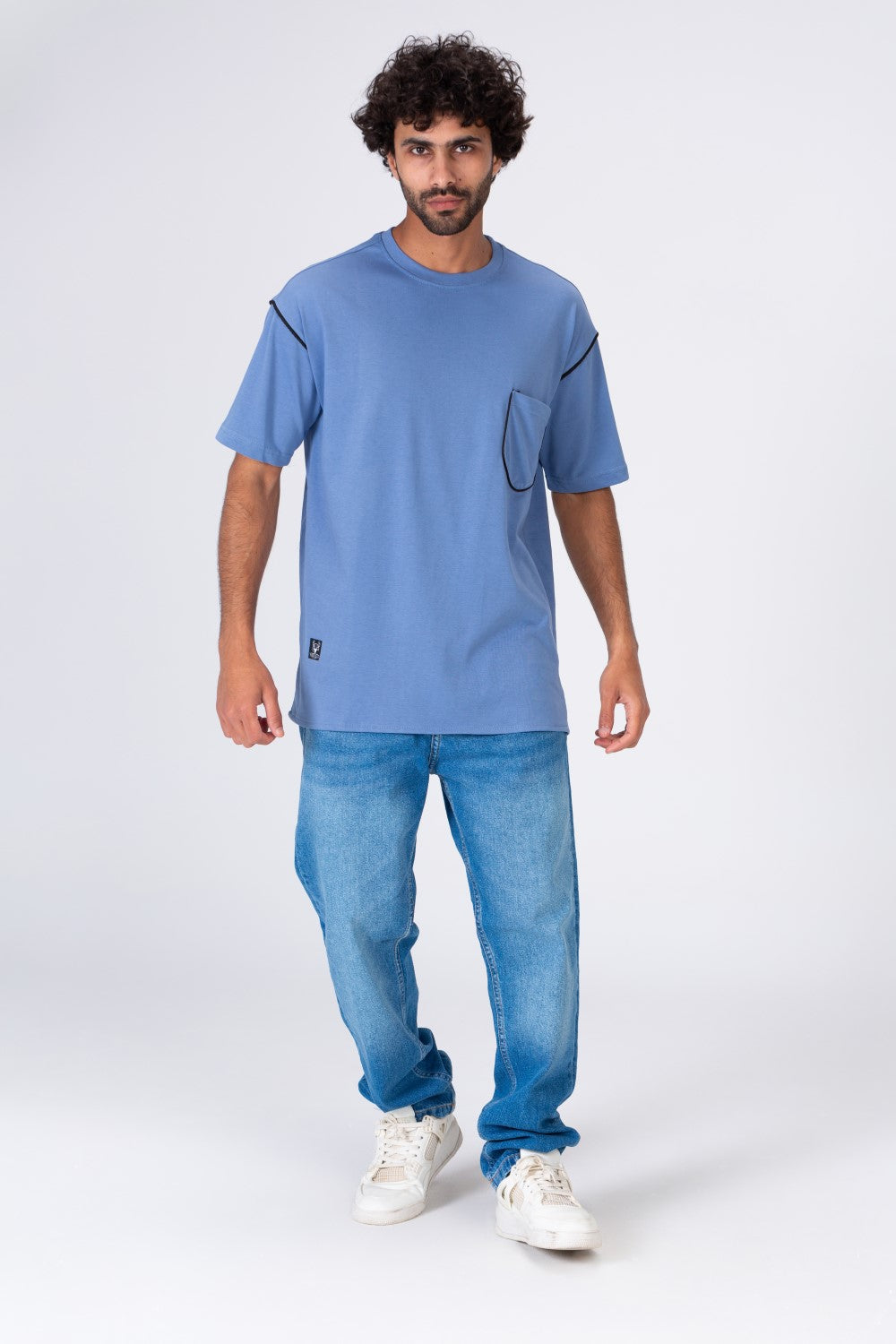 تي شيرت رجالي كبير الحجم برقبة دائرية وقصة فريدة