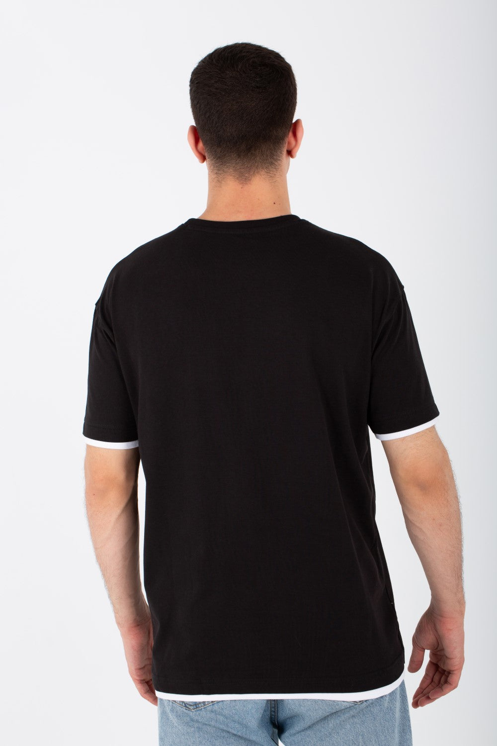 تي شيرت رجالي كبير الحجم بأكمام قصيرة وطبعة أمامية وجيب مميز في الأمام