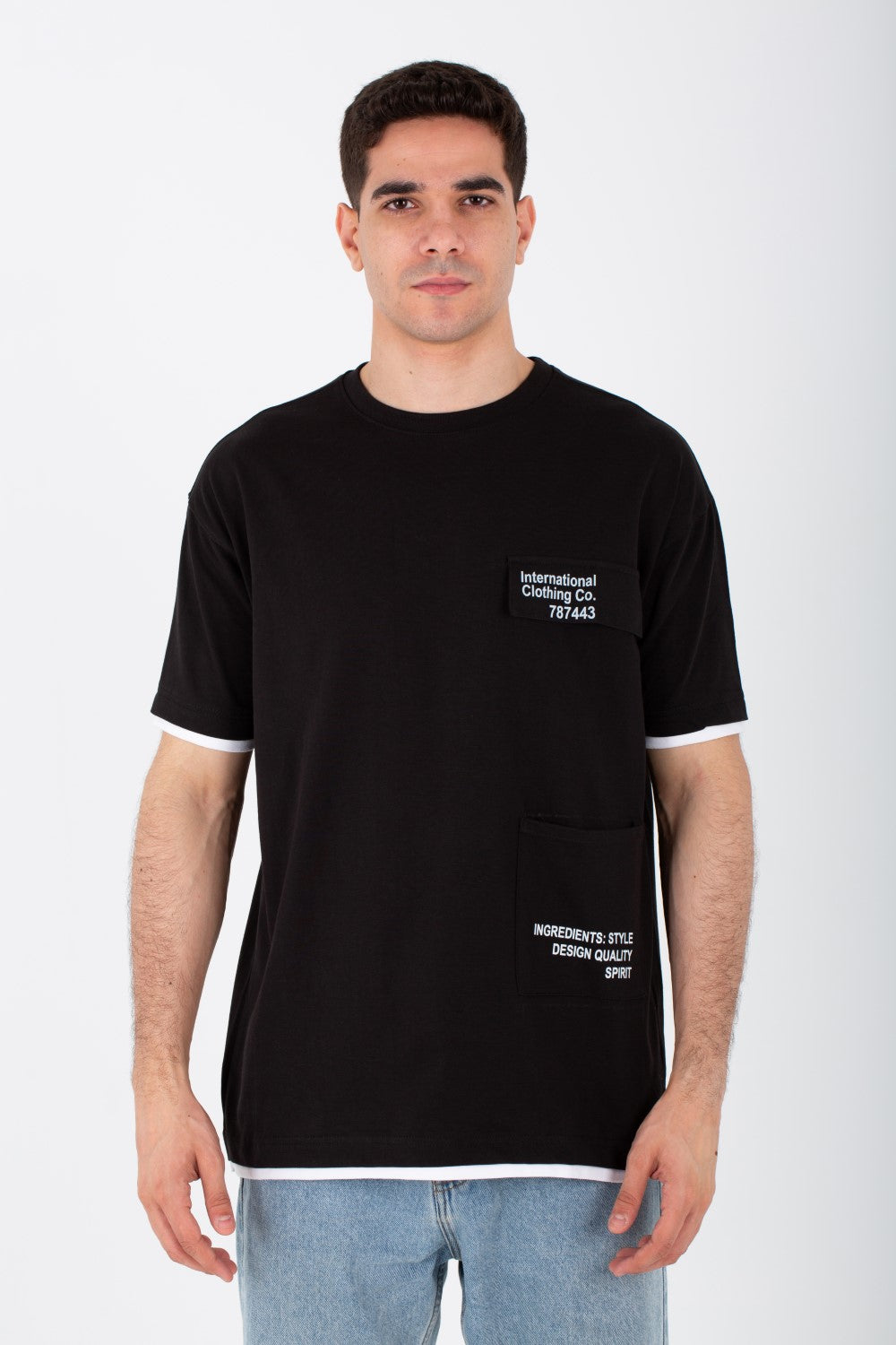 تي شيرت رجالي كبير الحجم بأكمام قصيرة وطبعة أمامية وجيب مميز في الأمام
