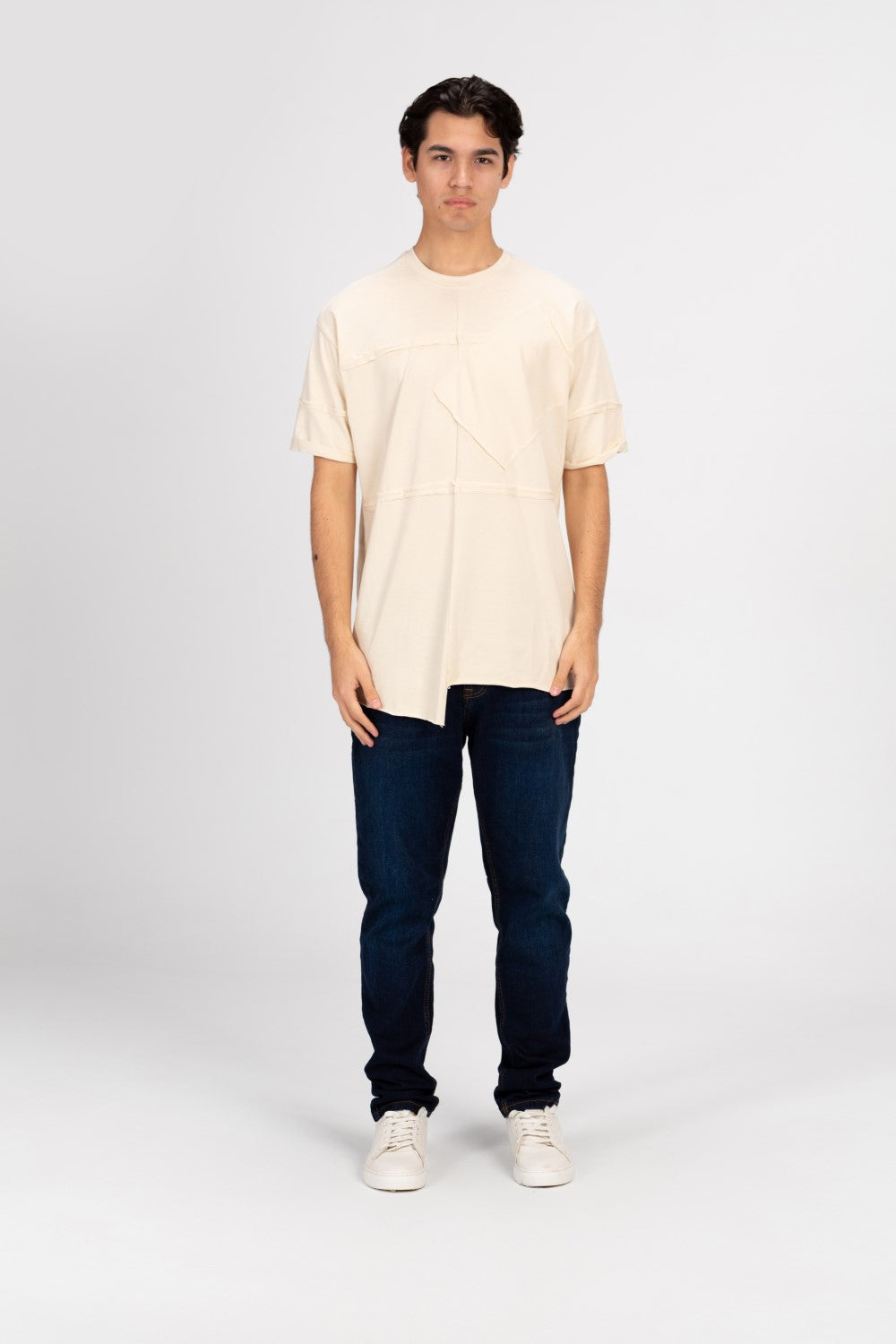 تي شيرت رجالي كبير الحجم برقبة دائرية وقصة عصرية