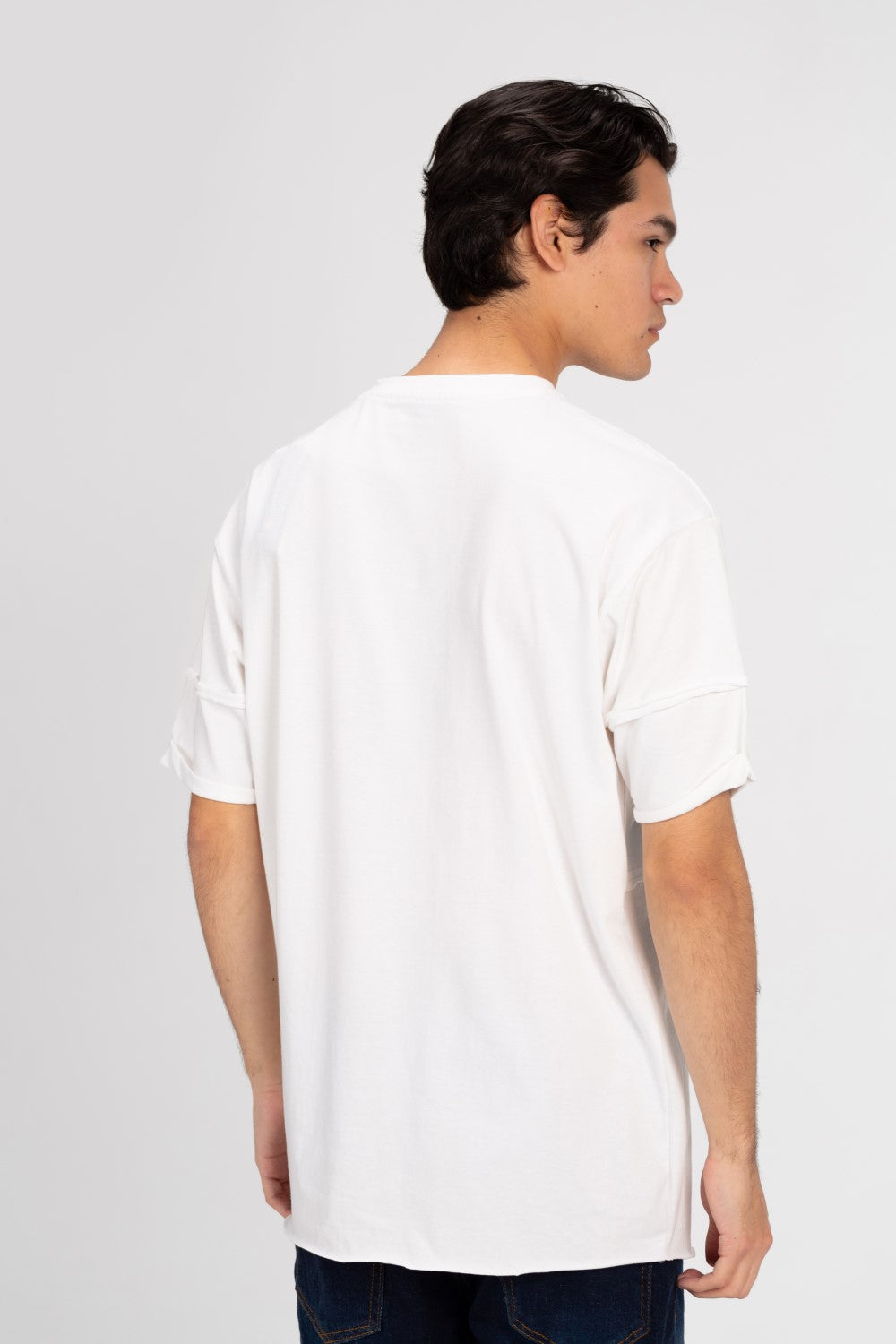 تي شيرت رجالي كبير الحجم برقبة دائرية وقصة عصرية