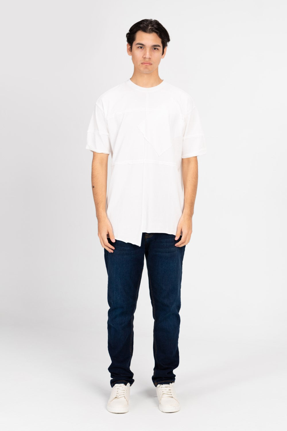 تي شيرت رجالي كبير الحجم برقبة دائرية وقصة عصرية