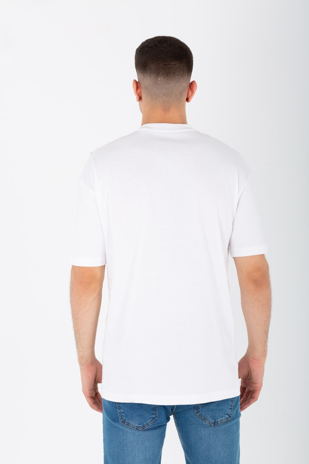 Men's Oversize Round Neck T-shirt With Front Print And Modern Fit