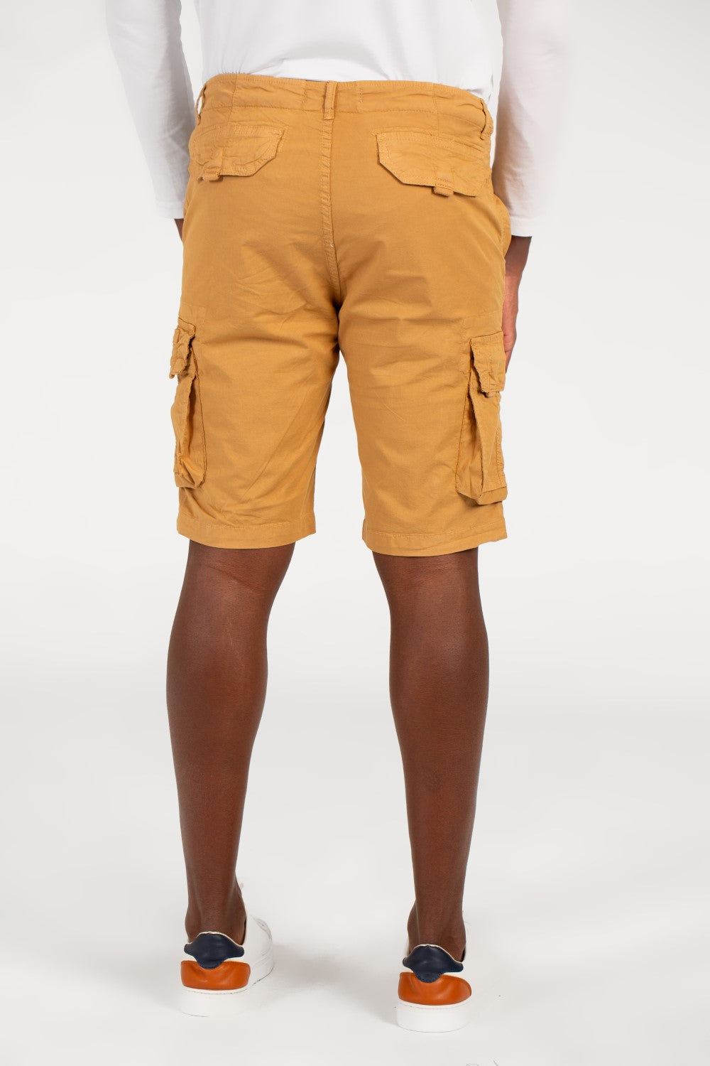 شورت رجالي من قماش الجبردين بجيوب جانبية