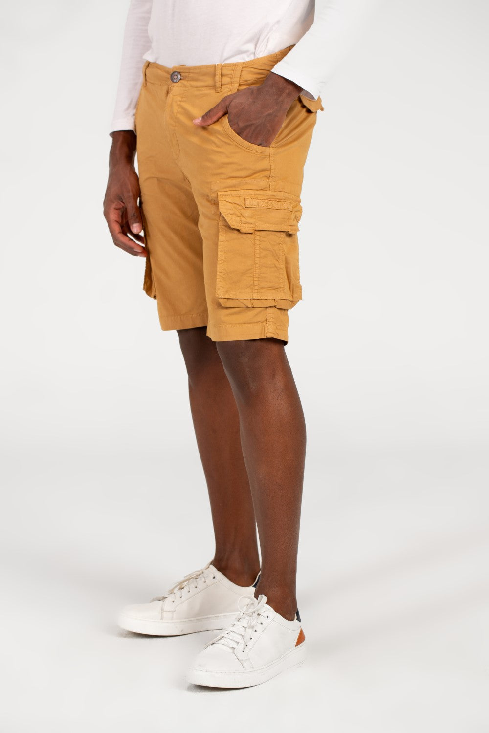 شورت رجالي من قماش الجبردين بجيوب جانبية