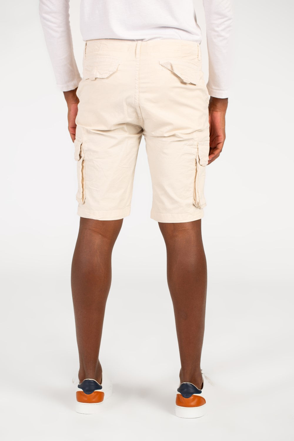 شورت رجالي من قماش الجبردين بجيوب جانبية