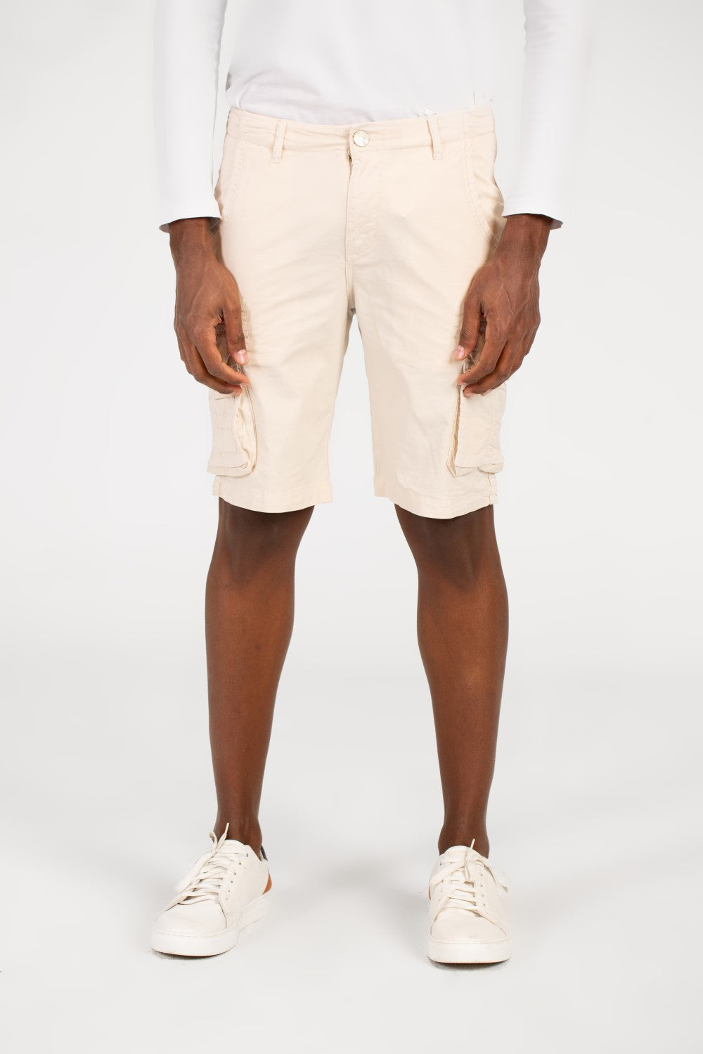 شورت رجالي من قماش الجبردين بجيوب جانبية