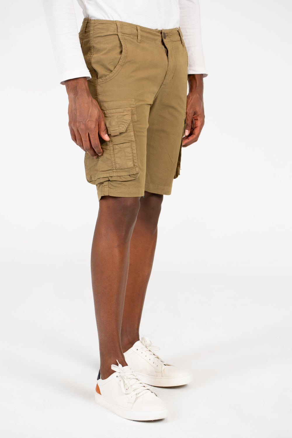 شورت رجالي من قماش الجبردين بجيوب جانبية