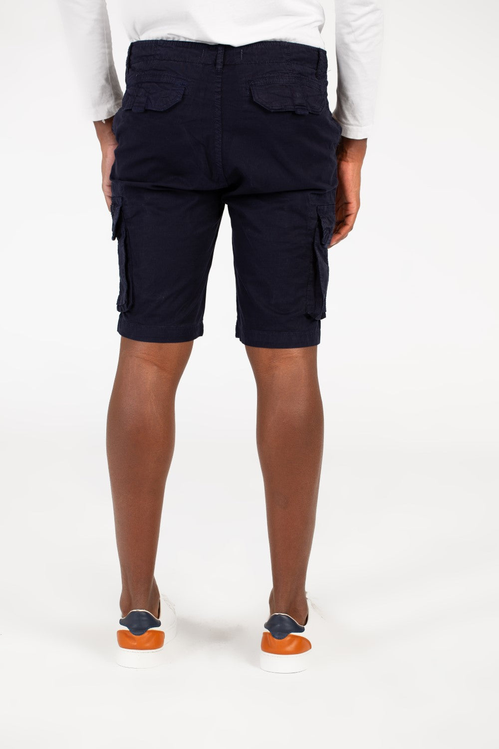 شورت رجالي من قماش الجبردين بجيوب جانبية