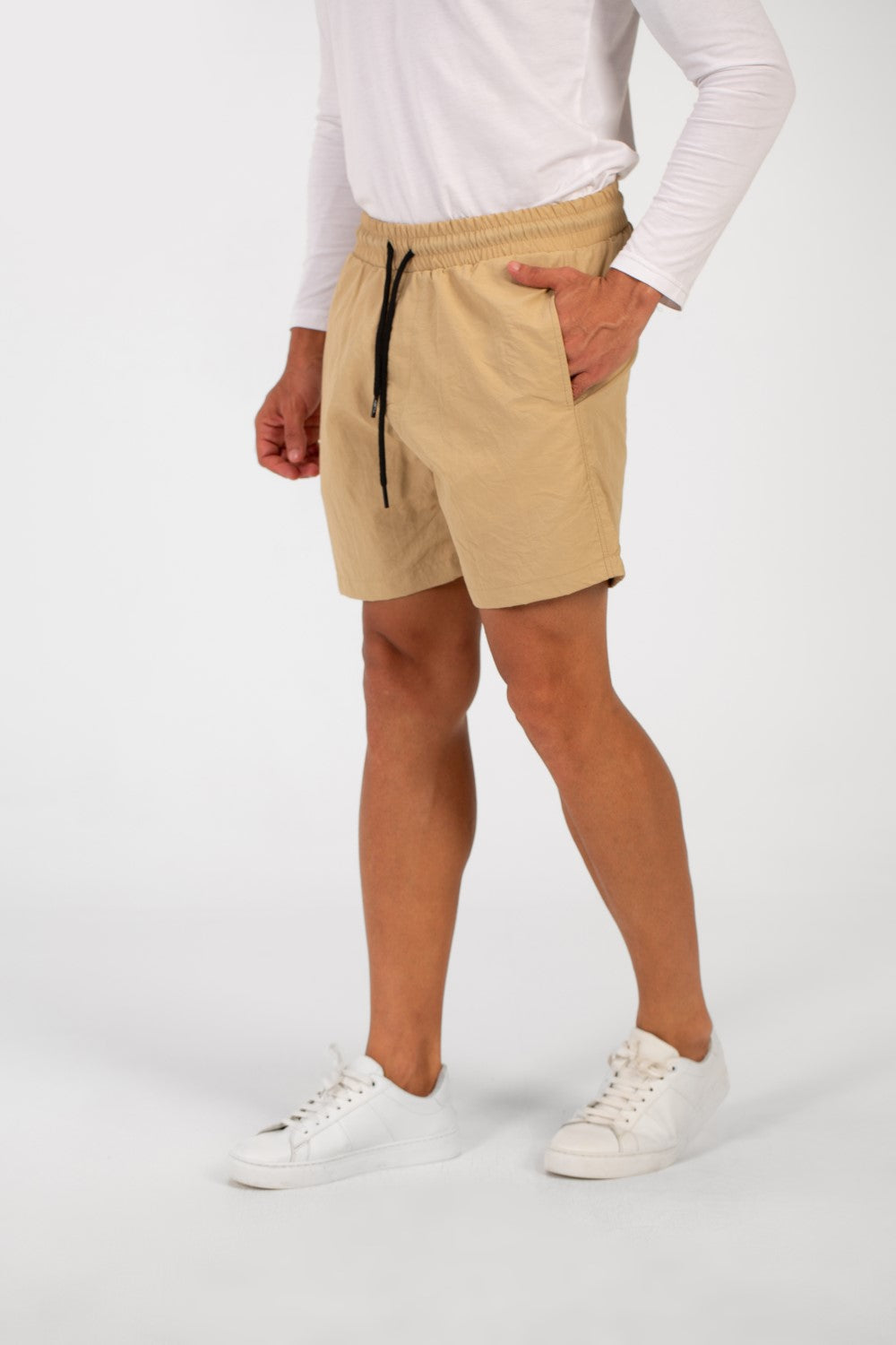 شورت سباحة رجالي أساسي مقاوم للماء مع رباط وجيوب