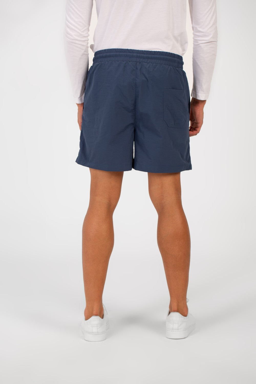 شورت سباحة رجالي أساسي مقاوم للماء مع رباط وجيوب