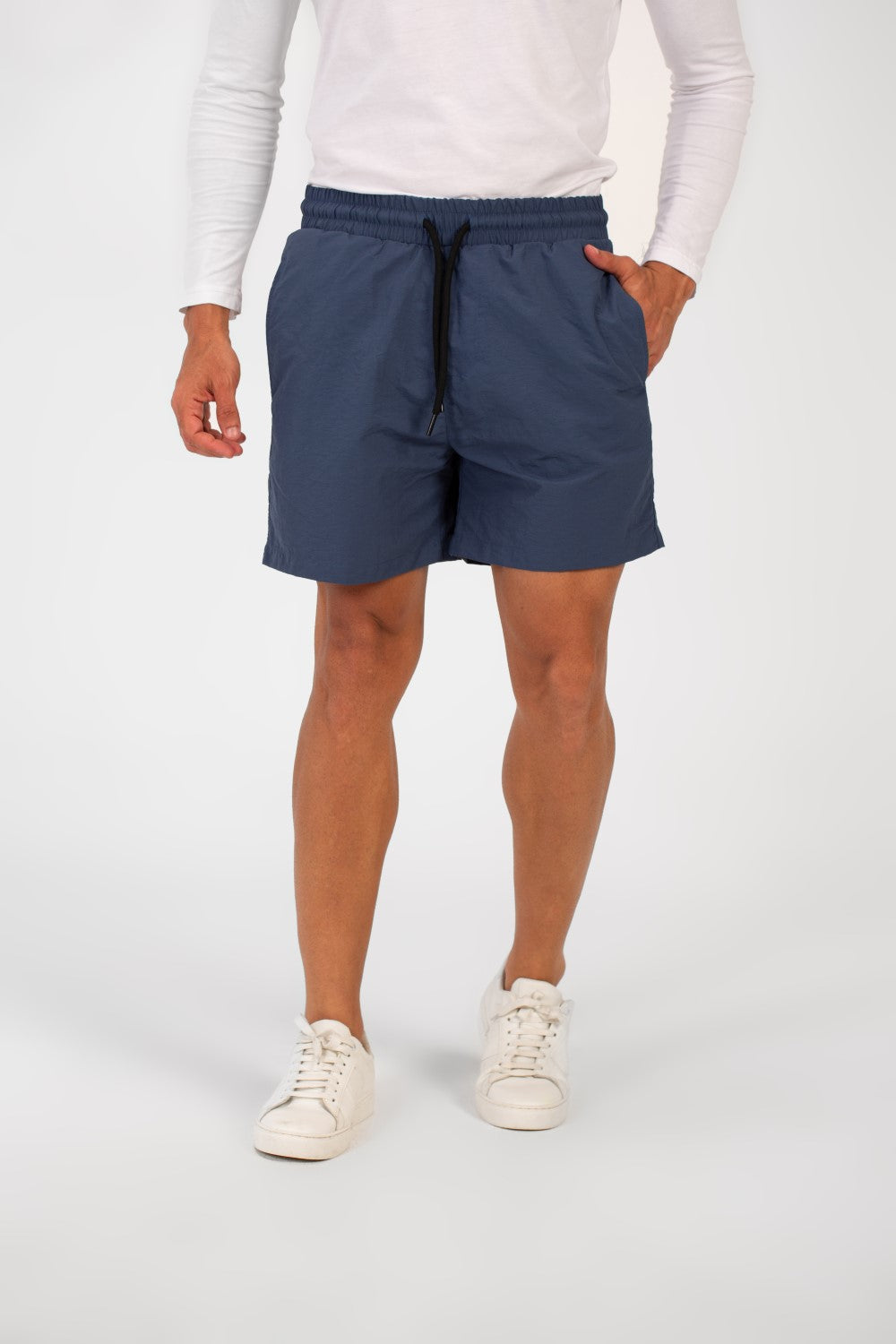 شورت سباحة رجالي أساسي مقاوم للماء مع رباط وجيوب