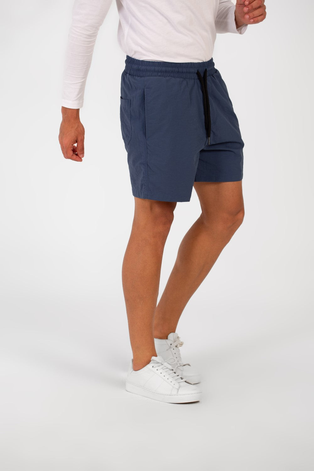 شورت سباحة رجالي أساسي مقاوم للماء مع رباط وجيوب