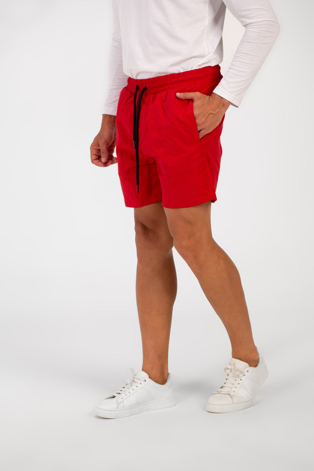 شورت سباحة رجالي أساسي مقاوم للماء مع رباط وجيوب