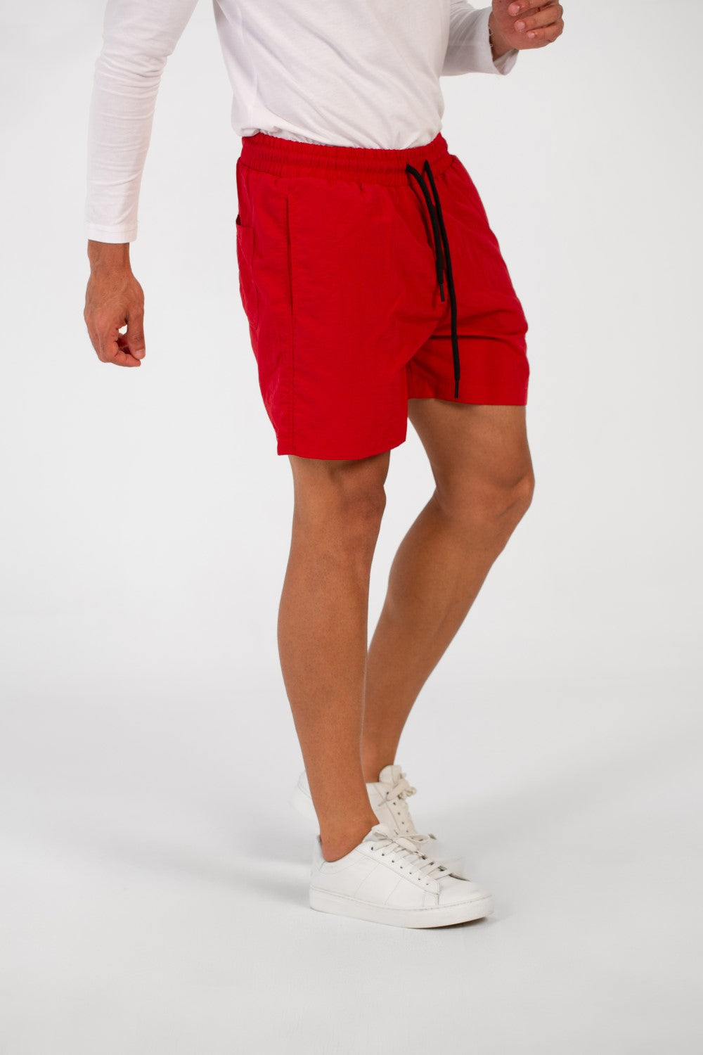 شورت سباحة رجالي أساسي مقاوم للماء مع رباط وجيوب