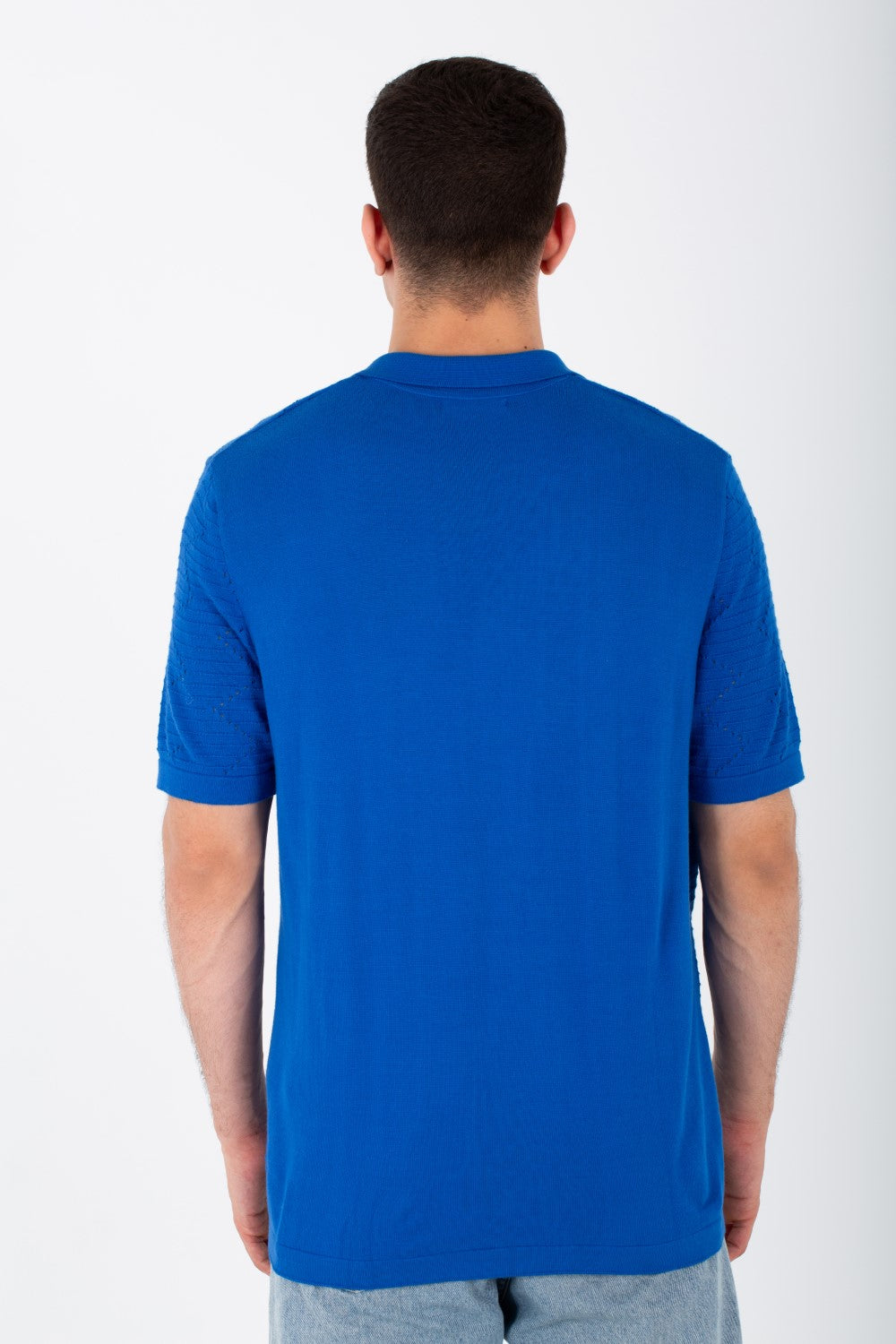 قميص رجالي من قماش تريكو بقصة ضيقة وأكمام قصيرة وتصميم عصري