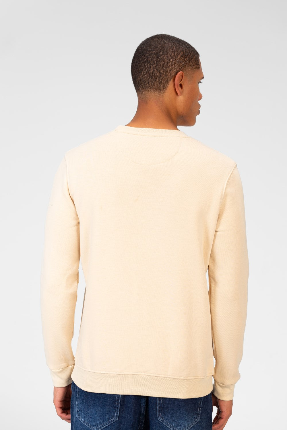 سويت شيرت رجالي برقبة دائرية وطبعة أمامية