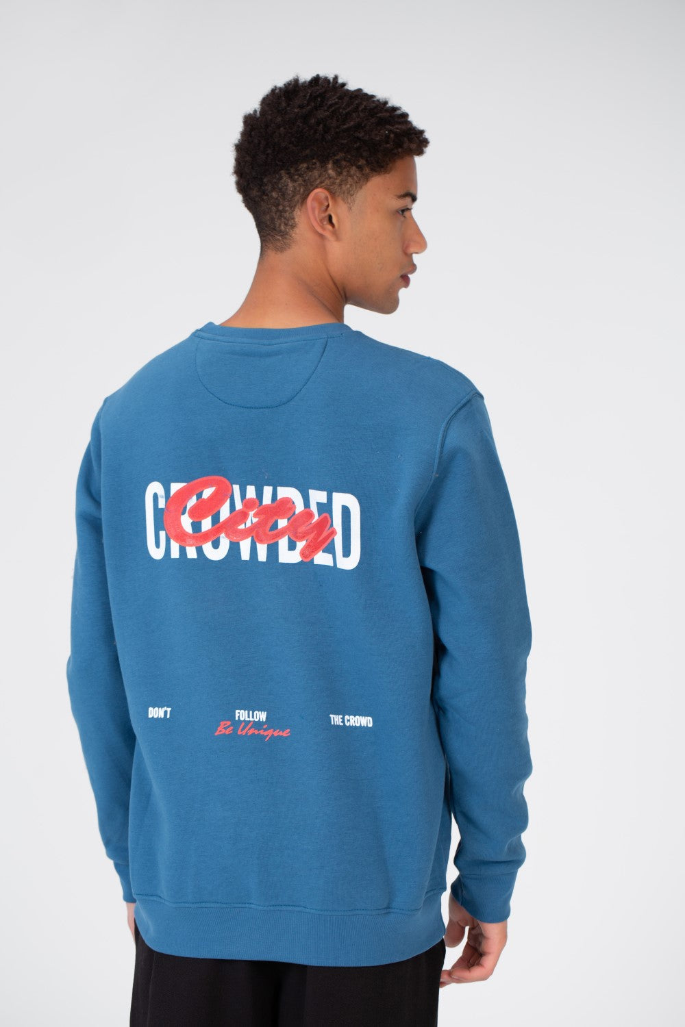 سويت شيرت رجالي مطبوع برقبة دائرية مصنوع من مادة ميلتون