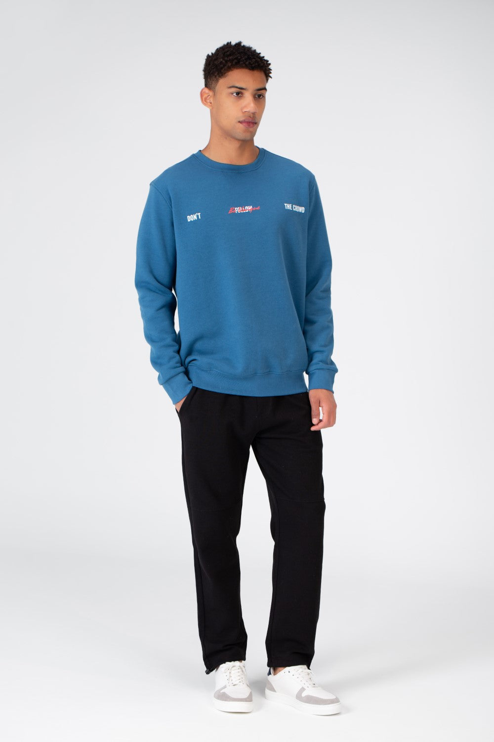 سويت شيرت رجالي مطبوع برقبة دائرية مصنوع من مادة ميلتون