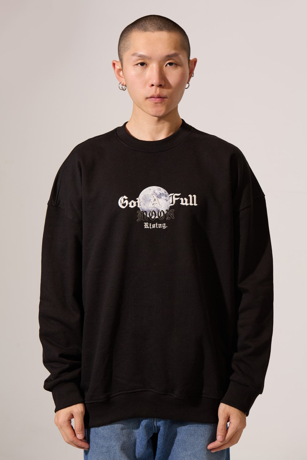 Men's Crew Neck Regular Fit Sweatshirt With A Front Moon Print