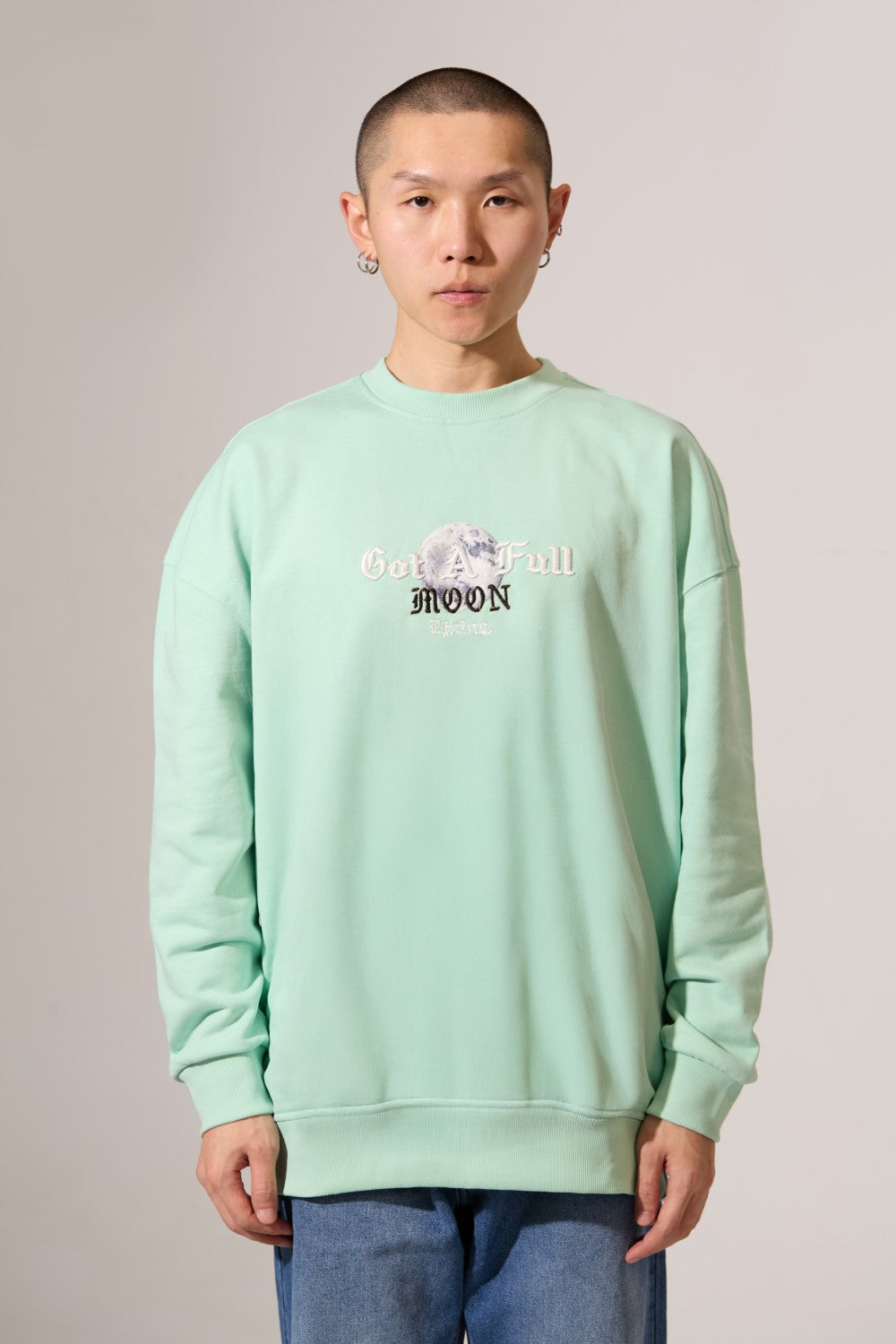 Men's Crew Neck Regular Fit Sweatshirt With A Front Moon Print